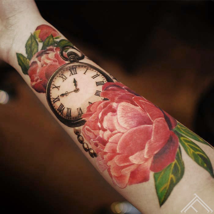 clock-peony-time-flower-tattoo-flowertattoo-tetovejums-peonijas-pulkstenis-riga-latvija-janisandersons