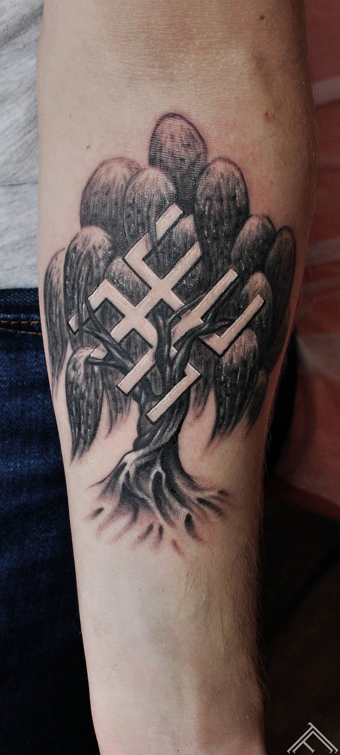 16janisandersons-tattoo-tattoofrequency-art-riga-latviesuzimes-latviesu-latvija-simbols-symbol-latviansymbol-studija-salons-tetovesana-jumis-auseklis