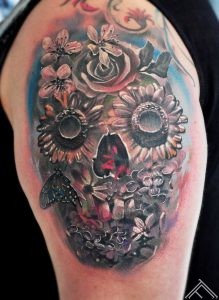 flowers_skull_tattoo_tattoofrequency_marispavlo