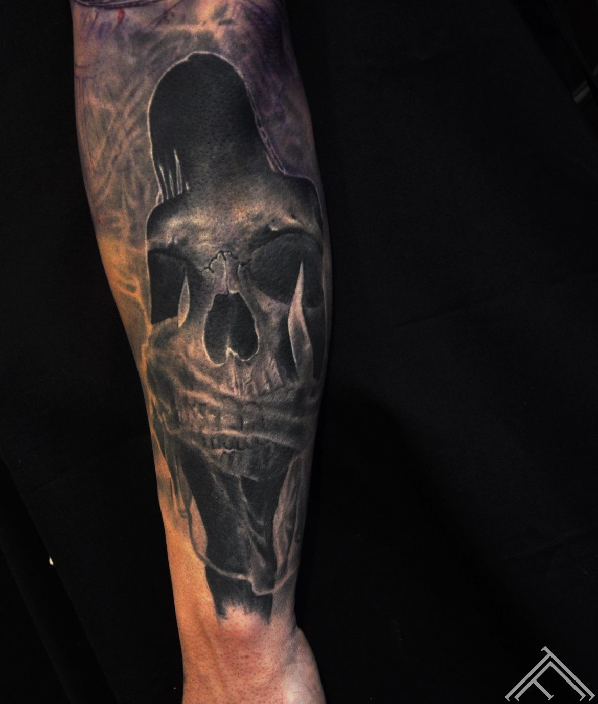 _woman_skull_tattoo_tattoofrequency_art_marispavlo