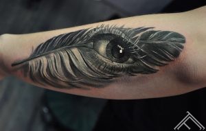 tattoofrequency-riga-spalva-acs-tattoo- eye-feather