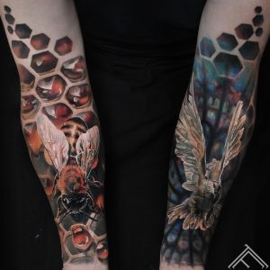 bee-cells-patern-tattoo-riga-marispavlo-tattoofrequency-honey balodis-dove-flyingdove-vitrage-tattoo-tattoofrequency-marispavlo-tetovejums