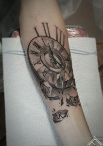 clock-time-pulkstenis-laiks-tattoo-tetovejums-riga-tattoofrequency-art-janissvars