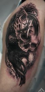 custom-tattoo-tattoofrequency-art-riga-studija-tetovejums-skull-skelets-compass-kompas-sea-jura