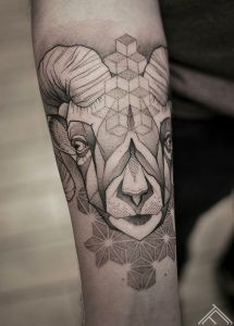 geometric-auns-ram-tattoo-tetovejums-tattoofrequency-riga-janissvars