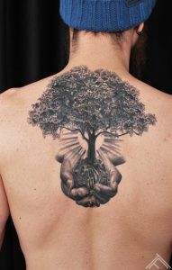 tree-hands-koks-rokas-tattoofrequency-riga-latvija-martinssilins-maksla