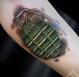 exposion-grenade-granata-tattoo-tetovejums-tattoofrequency-studija-salons-riga-art-martinssilins-maksla