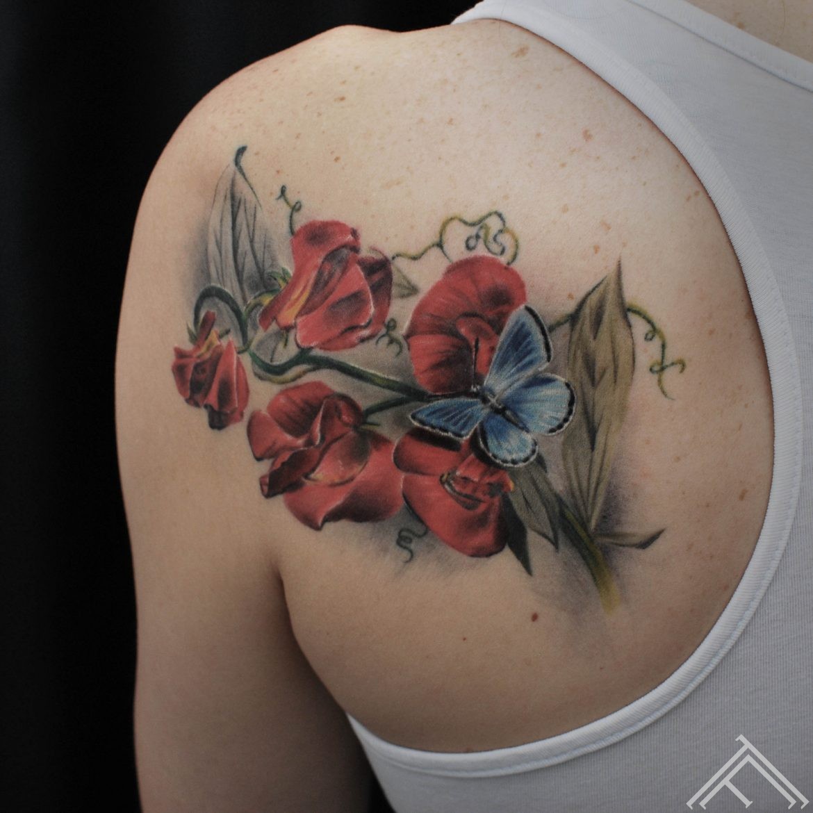 janisandersons-tattoo-tattoofrequency-ziedi-riga-flowers