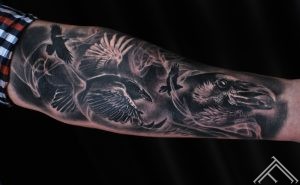 raven-bird-flying-smoke-tattoo-tattoofrequency-riga-marispavlo-krauklis-putns-lido-dumi