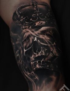 skull_crown_smoke-tattoo-tattoofrequency-art-marispavlo