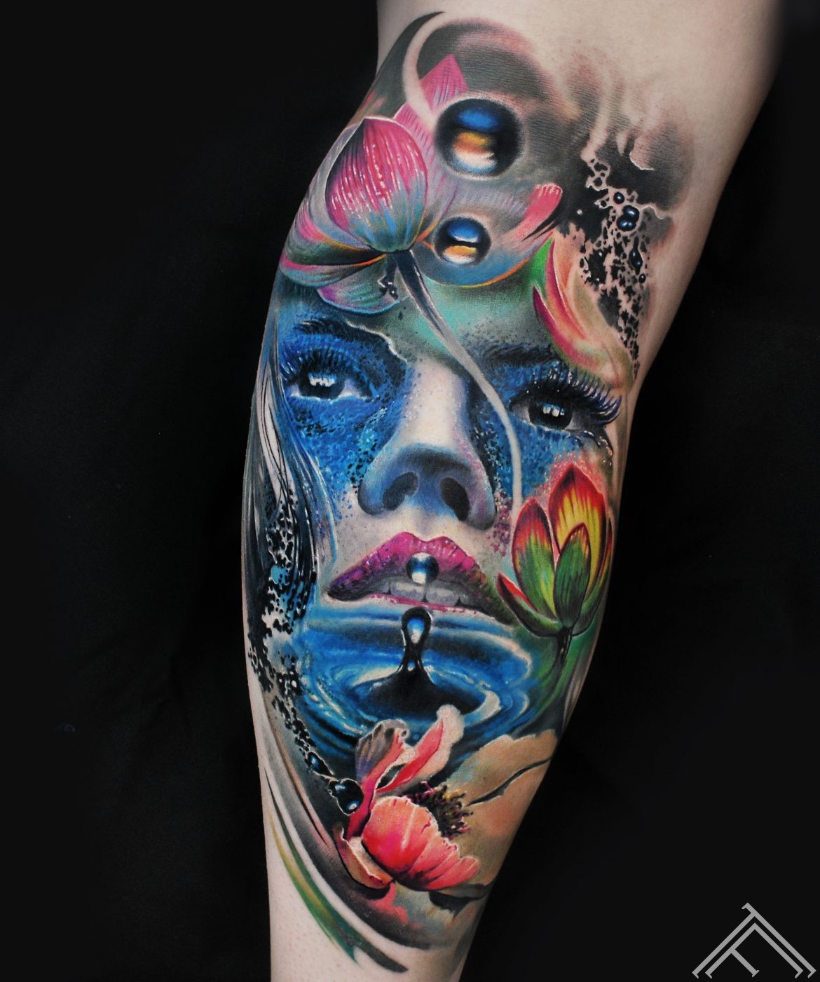 watergirl-waterdrop-lotus-lotos-water-flowers-ziedi-udens-sieviete-tattoo-tetovejums-marispavlo-riga-tattoofrequency