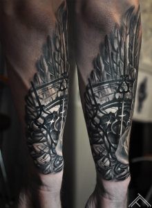 baroque_round_window_feather_wing_clock_arms_marispavlo_tattoofrequency